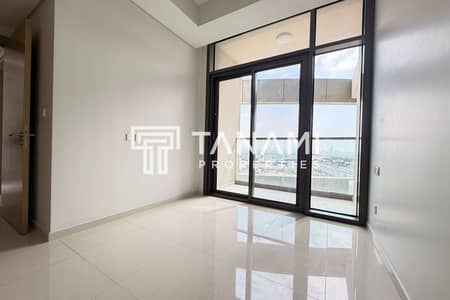 2 Bedroom Flat for Rent in Business Bay, Dubai - Vacant Now | Stunning Pool View | Move-In Ready