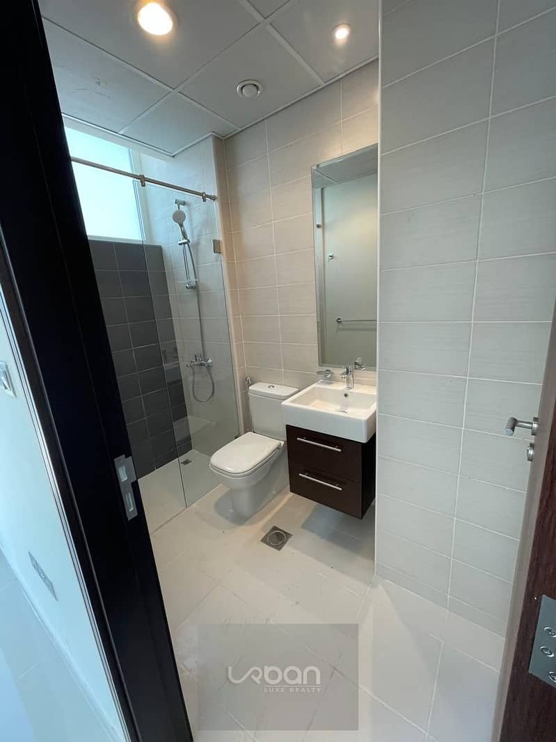 3 7. jpeg
