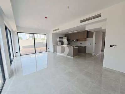 3 Bedroom Townhouse for Sale in Al Hamra Village, Ras Al Khaimah - Stunning 3BR + Maid | Canal Facing | Beach Access