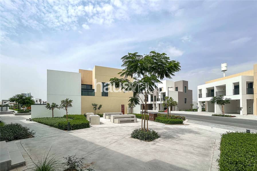 Area Expert | On Pool and Park | Handed Over Area Expert | On Pool and Park | Handed Over