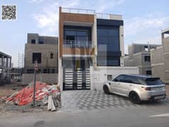 استمتع بأسلوب حياة راقٍ يجمع بين الفخامة ، الراحة ، والخصوصية في هذه الفيلا المصممة بعناية، والمبنية باستخدام أجود المواد والتشطيبات الحديثة.