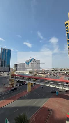 شقة واسعة بثلاث غرف نوم + غرفة للخادمة | ٢٣٦٦ قدم مربع | موقع مميز | بالقرب من جميع الخدمات | مثالية للعائلات | مساحة كبيرة | شرفتان | مبنى عائلي