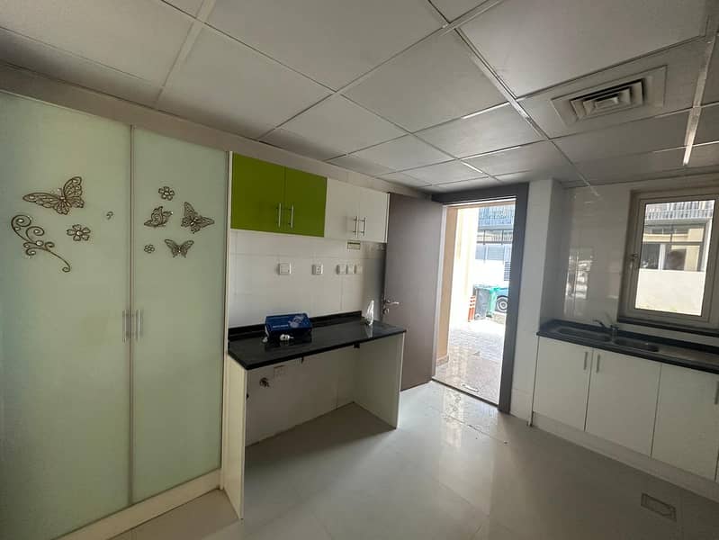 6 9b9acf29-cb09-4cc1-b324-5c34f6175f02. jpg