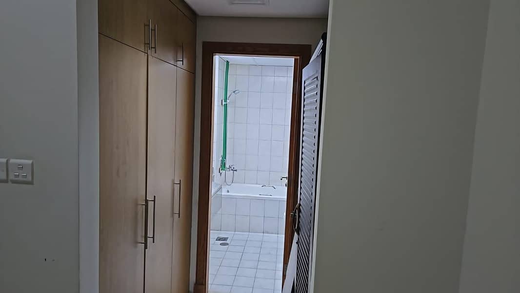 5 fdfff3da-6d84-4e5a-bd1a-6d60671fbf66. jpg