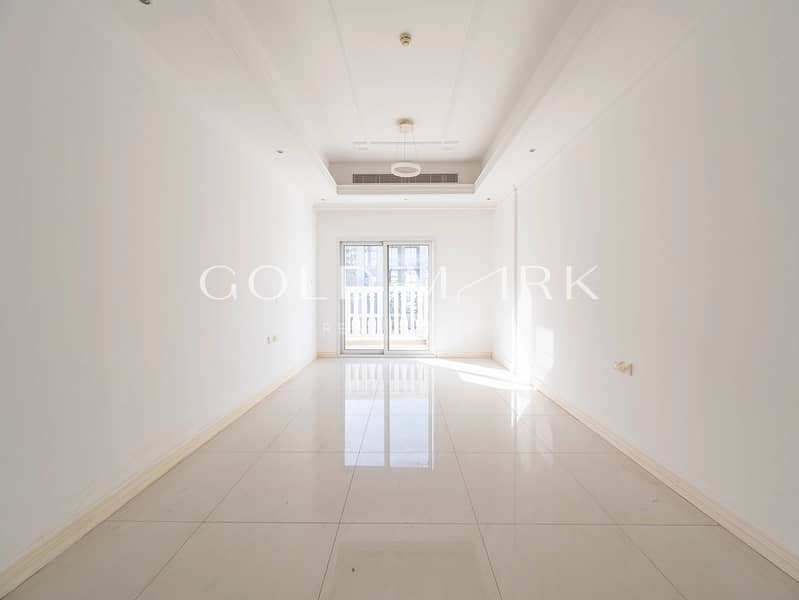 Pool View I Spacious Apartment I Vacant Pool View I Spacious Apartment I Vacant