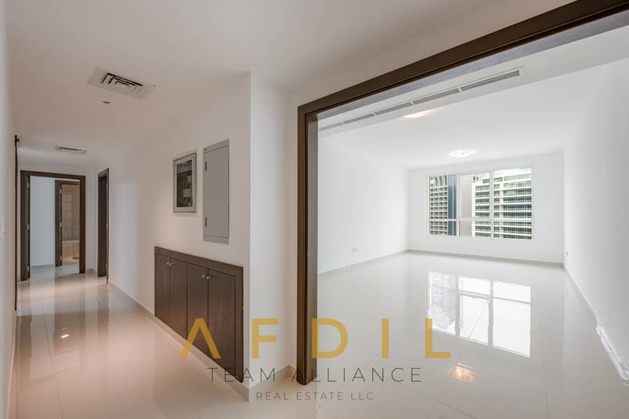 2 Hallway Livingroom. jpg