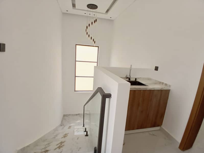 18 30f9df1a-02d6-47cb-b414-be1056545fee. jpg