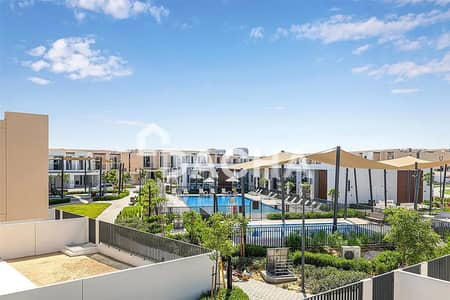 4 Bedroom Townhouse for Sale in Dubai South, Dubai - Single Row | Pool Backing | Negotiable 4 Bedroom Townhouse for Sale in Dubai South, Dubai - Single Row | Pool Backing | Negotiable
