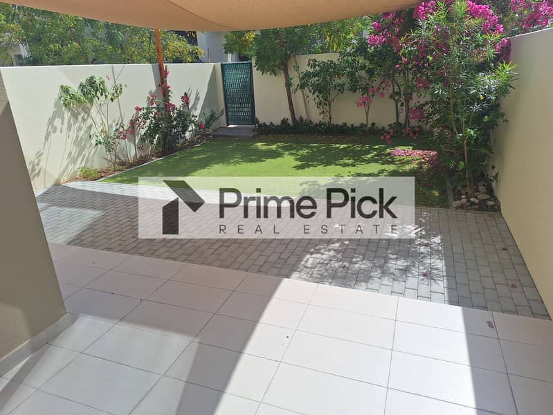 10 BAck yard. jpg