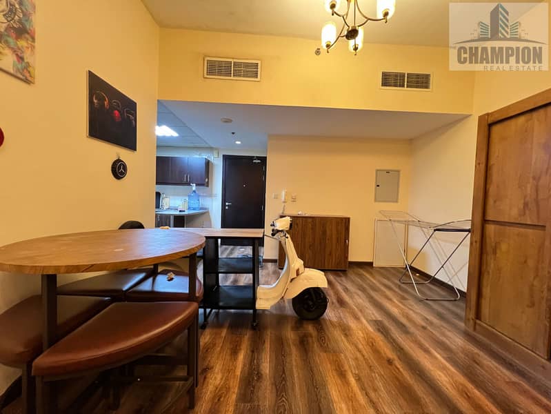 SPACIOUS FULLY FURNISHED 1 BEDROOM IN CHILLER FREE BUILDING AT PRIME LOCATION
