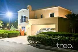 Rarely Available 5 bedroom family home in La Quinta