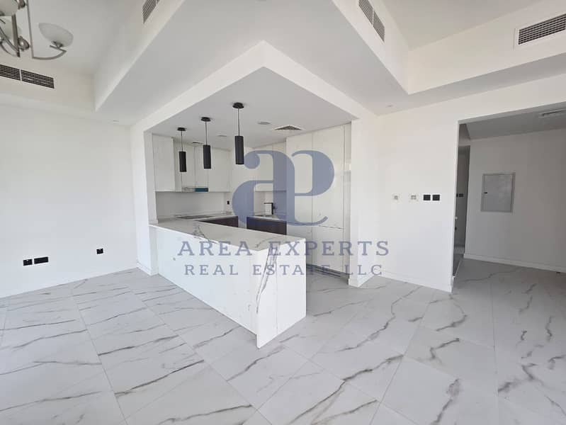 Huge Plot | Corner-Unit Villa | Area Expert
