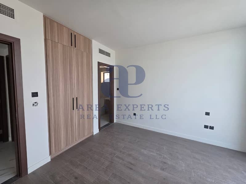 Huge Plot | Corner-Unit Villa | Area Expert - 5