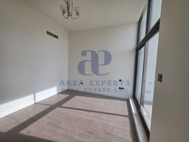 Huge Plot | Corner-Unit Villa | Area Expert - 7