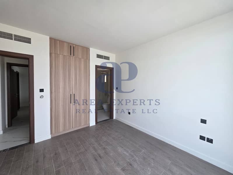 Huge Plot | Corner-Unit Villa | Area Expert - 9