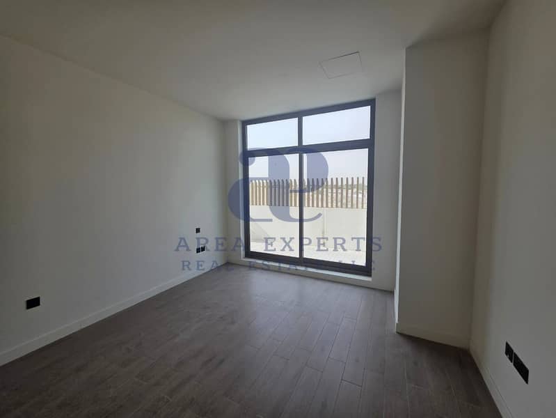 Huge Plot | Corner-Unit Villa | Area Expert - 10