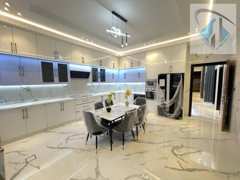 24 c4255566-7741-4755-8c04-e18deaebb3bd. jpg