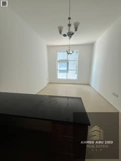 Elegant apartment in prime location, master bedroom, spacious living room, open kitchen, modern finishes, free maintenance, vibrant area, full service