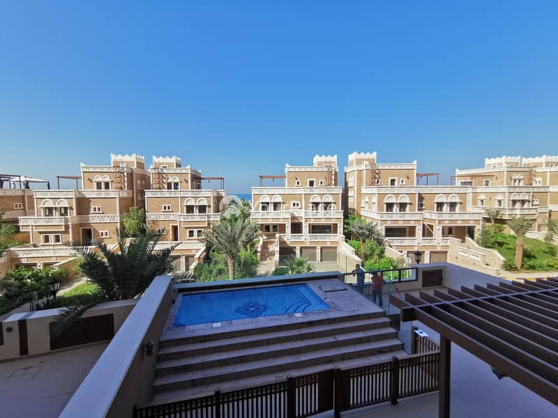 Luxury Unfurnished 4 bed Townhouse in Balqis Palm