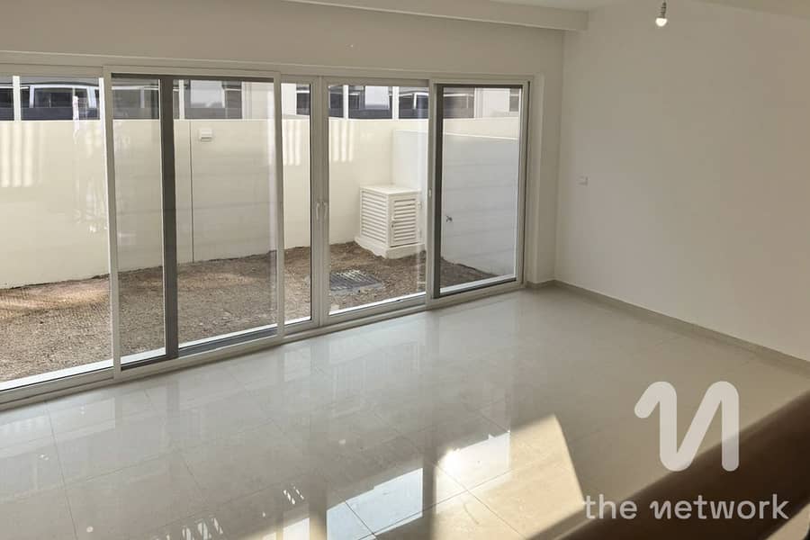 Fast Sale | 3 Bed Villa | Prime Location Fast Sale | 3 Bed Villa | Prime Location
