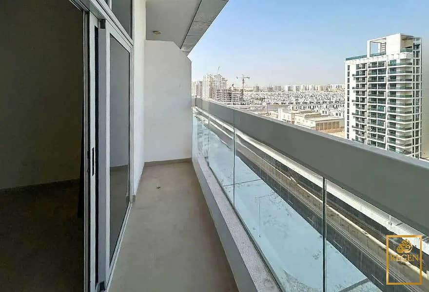 10 Azizi Star8. jpg