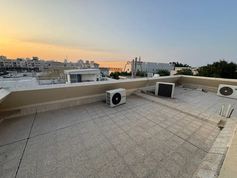 Largest villa for annual rent in Sharjah, Al Fayha, residential or commercial. Spacious living room, 5 bedrooms, 5 bathrooms, large main kitchen, laun - View 3