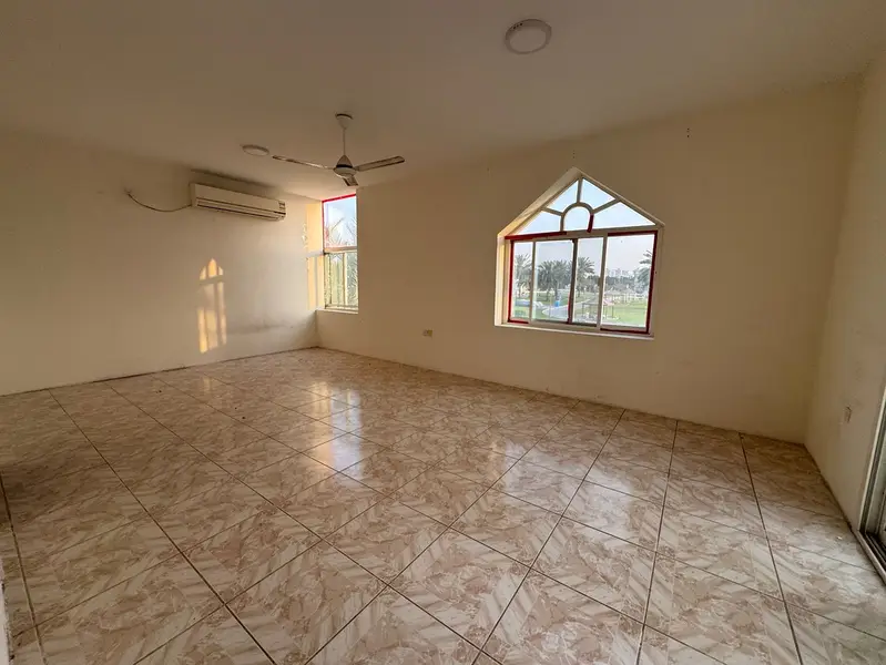 Largest villa for annual rent in Sharjah, Al Fayha, residential or commercial. Spacious living room, 5 bedrooms, 5 bathrooms, large main kitchen, laun - View 6