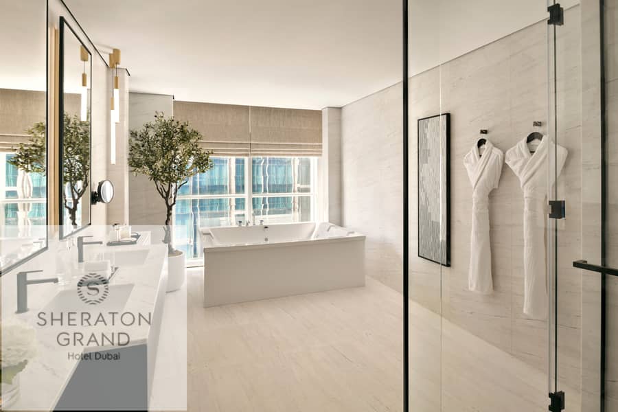 5 Presidential Suite - Bathroom with Jacuzzi. JPG