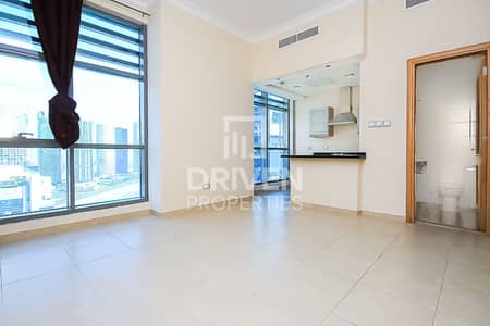 Studio for Rent in Dubai Marina, Dubai - Well Maintained | Chiller Free | Ready to Move In