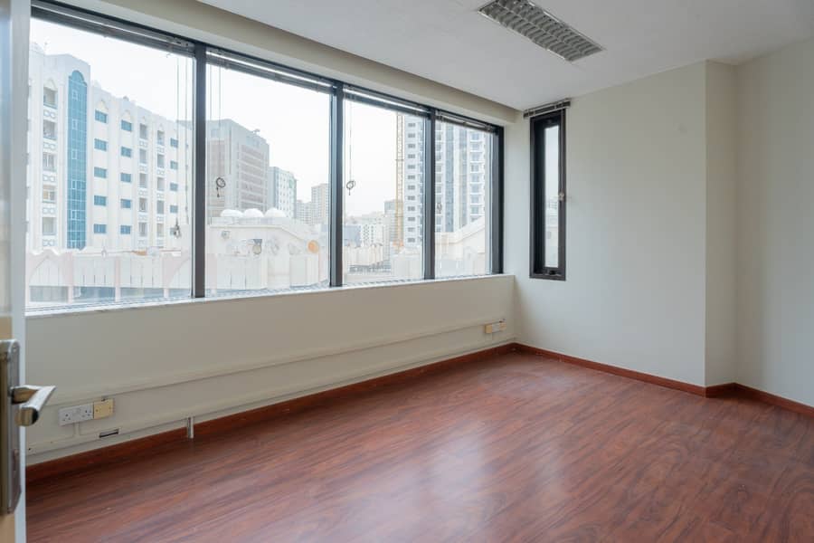 Commercial office, partitioned, in Al Majaz 2 | Free AC | Sea view overlooking Al Majaz Lake | Near Al Wahda Street | 6 months free on the contract - Още