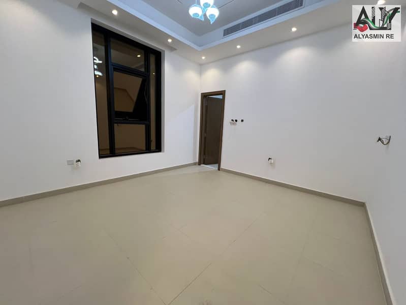 15 cad42bd6-8eb5-4f2e-b669-e7f815ca4647. jpg