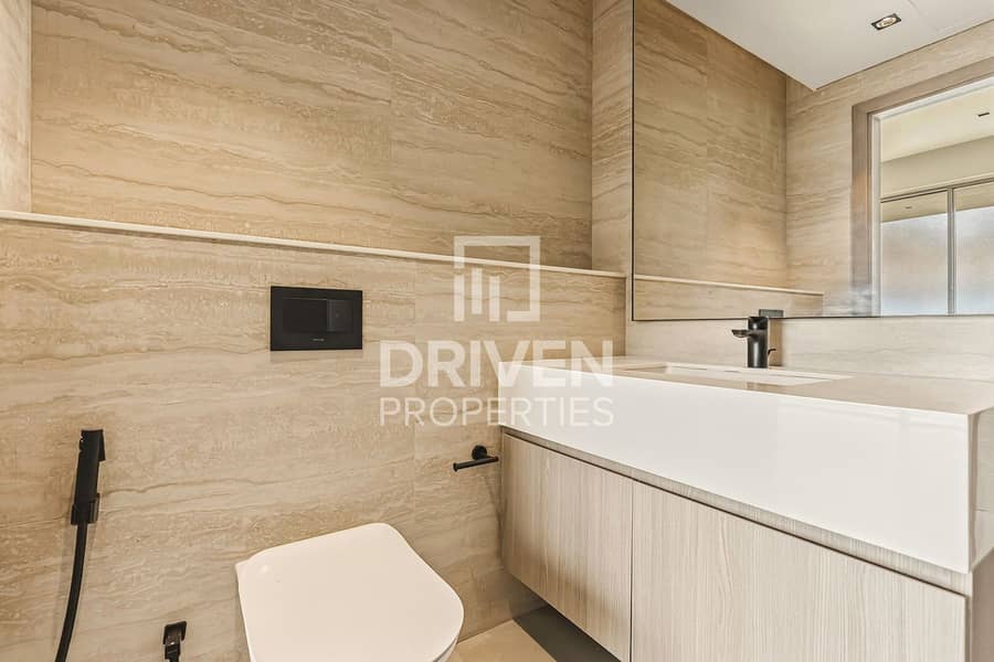 Spacious Layout | Waterfront Living | Vacant - Image 13