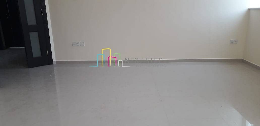 2 Bedroom Hall with Parking in Navy Gate Area