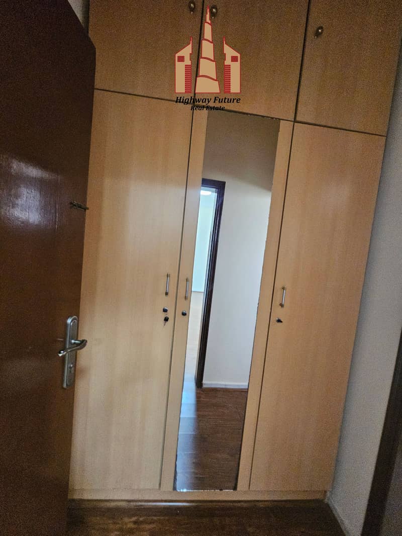 12 715135. jpg