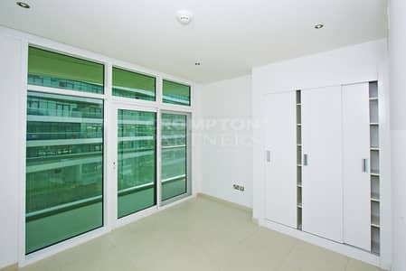 2 Bedroom Flat for Sale in Al Raha Beach, Abu Dhabi - Beautiful 2BR Apt | Tenanted | Prime Location 2 Bedroom Flat for Sale in Al Raha Beach, Abu Dhabi - Beautiful 2BR Apt | Tenanted | Prime Location