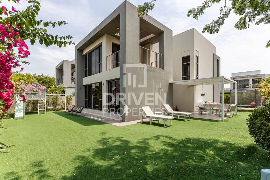 Corner Villa | Spacious Layout | Community View Corner Villa | Spacious Layout | Community View