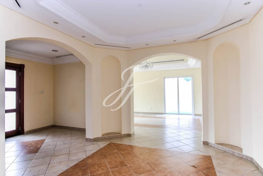 Vacant 5 BR Family Villa With Kitchen Appliances