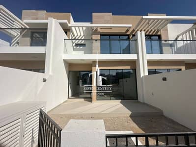 3 Bedroom Townhouse for Rent in DAMAC Hills, Dubai - Easy Access To Damac Community | Ready To Move 3 Bedroom Townhouse for Rent in DAMAC Hills, Dubai - Easy Access To Damac Community | Ready To Move