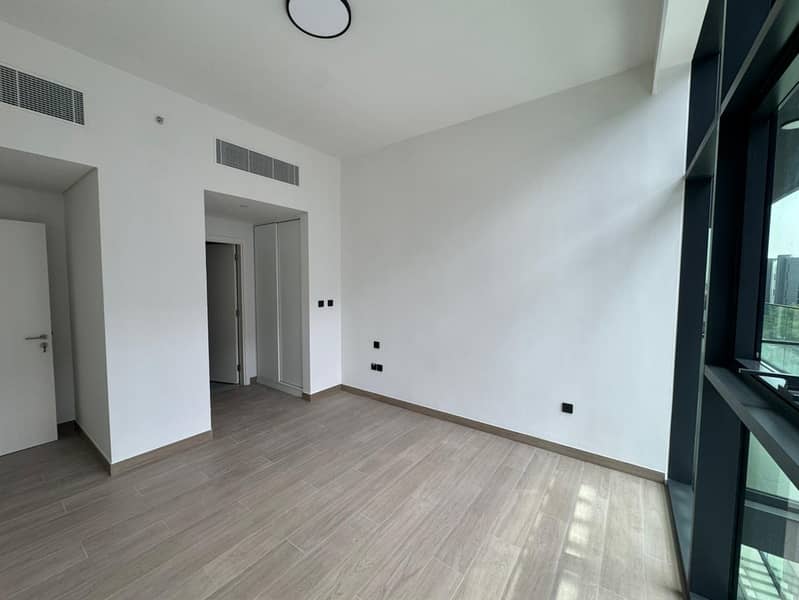 10 af74b97d-fa11-4c8b-83f4-cad2f2389888. jpg