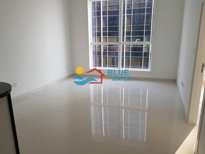 Luxurious Flat with Equipped Kitchen & Facilities Luxurious Flat with Equipped Kitchen & Facilities