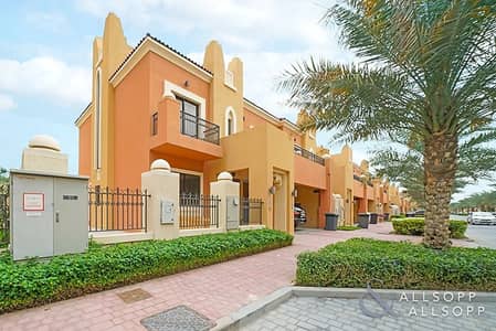 Exclusive Modern Townhouse | 5 Bed | End Unit Exclusive Modern Townhouse | 5 Bed | End Unit