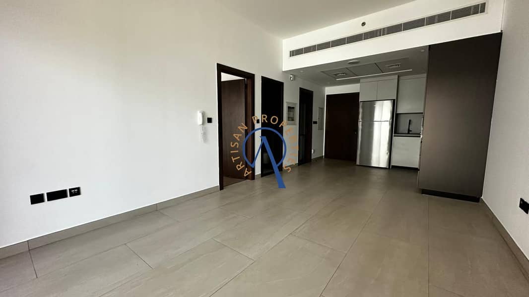 1BR | Balcony and Road View | Unfurnished