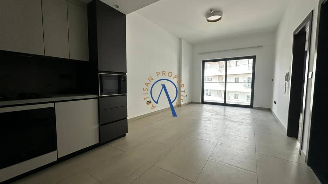 1BR | Balcony and Road View | Unfurnished