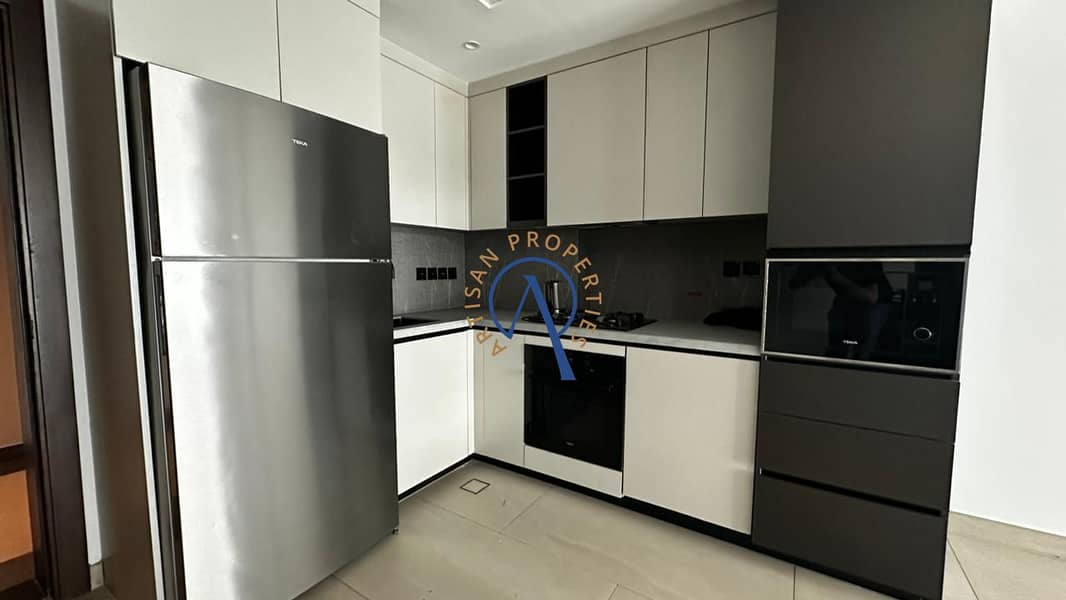 1BR | Balcony and Road View | Unfurnished