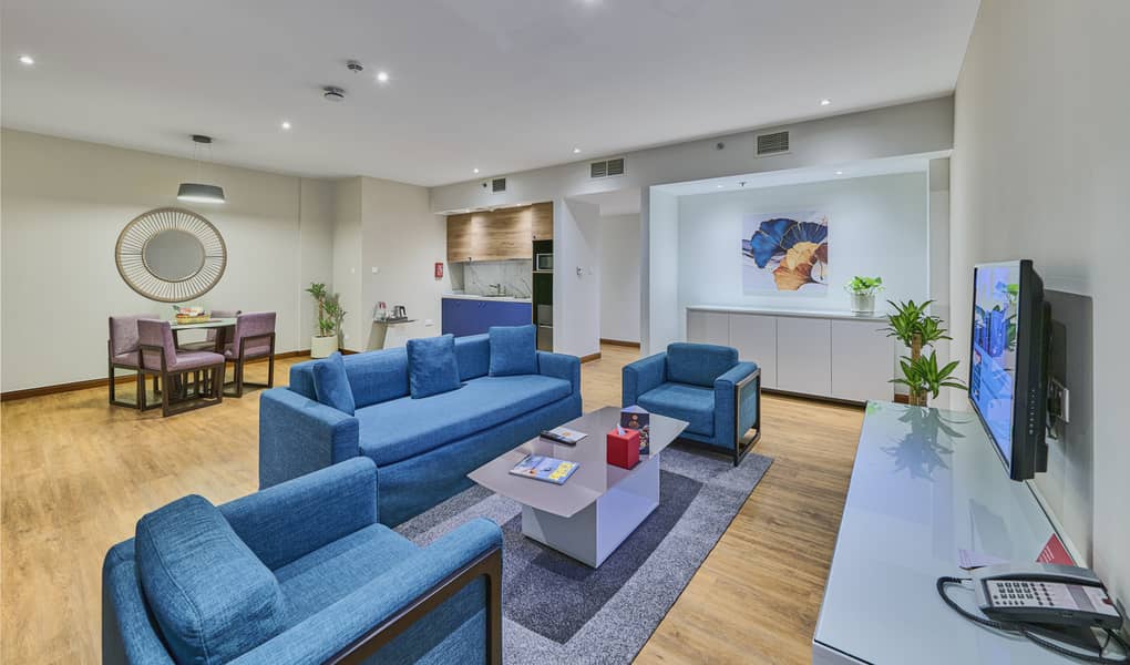 3 Living room with Kitchenette. jpg