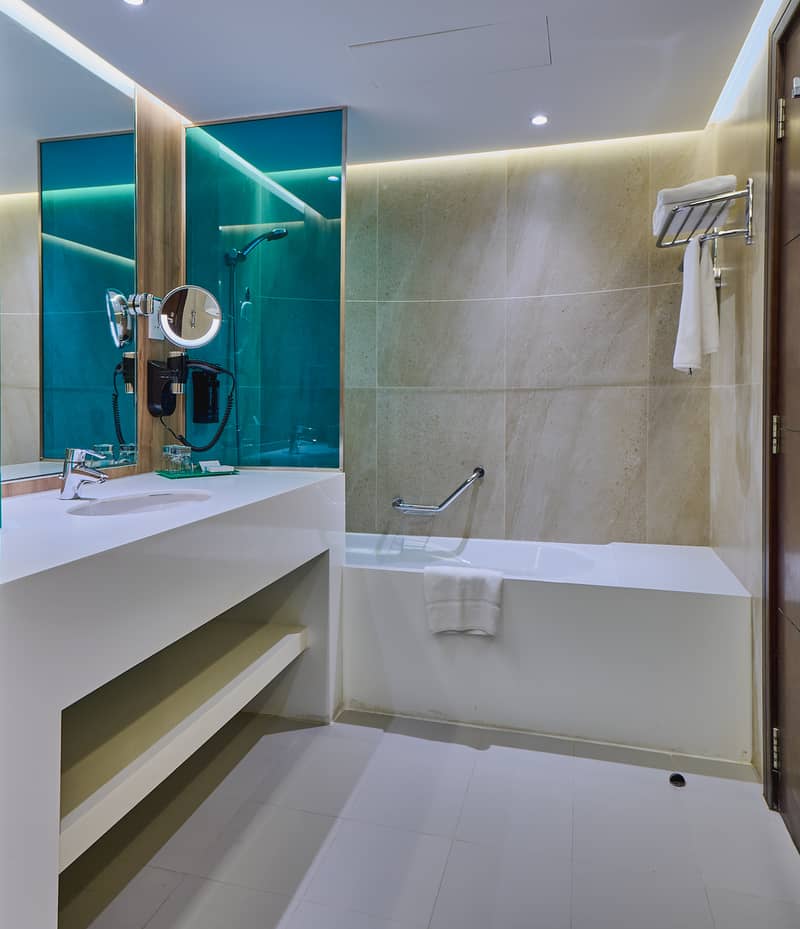 5 Bathroom 1. jpg