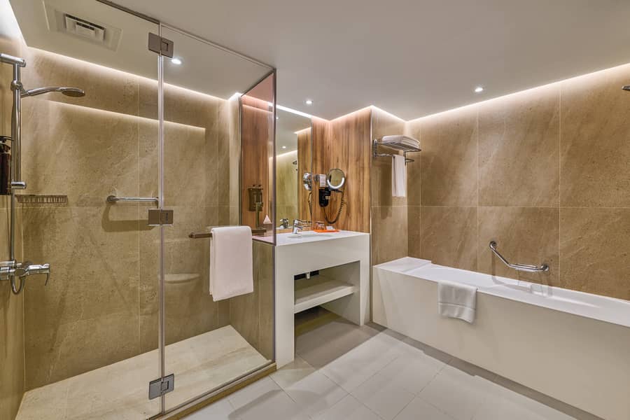 4 Bathroom. jpg
