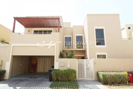 Experience Convenience In This Spacious Villa Experience Convenience In This Spacious Villa