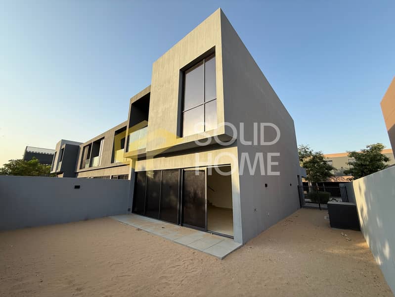 Single row | Massive Plot| Full Privacy| Corner TH Single row | Massive Plot| Full Privacy| Corner TH