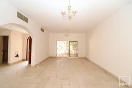 3 Bedroom Villa for Rent in Al Falaj, Sharjah - Large 3BR Villa for Rent | Family Area | Pool Access | Parking Included 3 Bedroom Villa for Rent in Al Falaj, Sharjah - Large 3BR Villa for Rent | Family Area | Pool Access | Parking Included